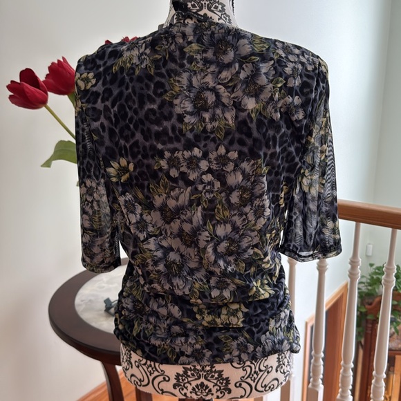 WHBM semi sheer top. - Picture 3 of 3